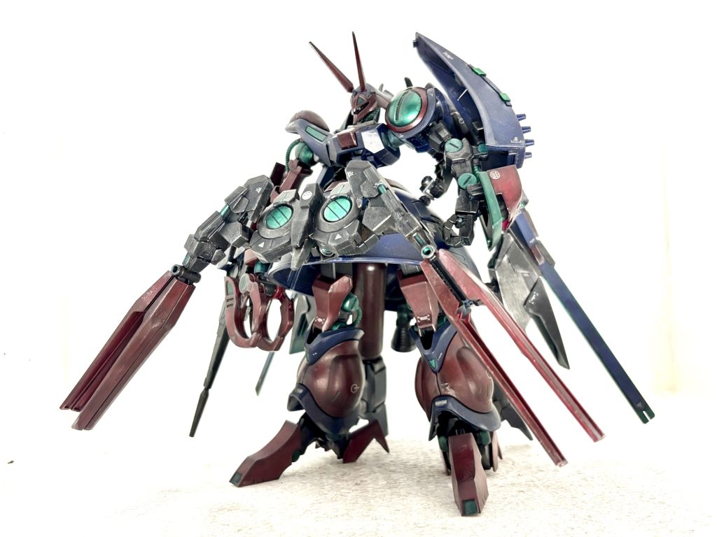 MS形態、立ち姿（正面）