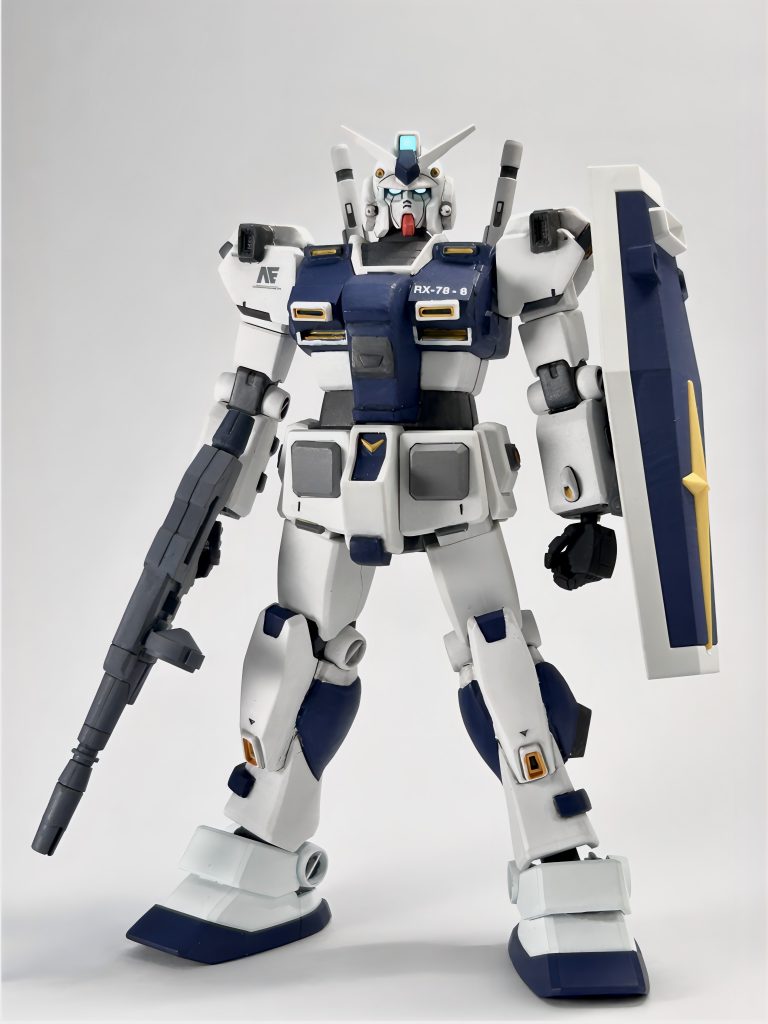 以下設定兼『機動戦士ガンダム0082 The Lost Blootline』のあらすじ宇宙世紀0081年末期。地球連邦軍は戦後の地位を確固たるものにするため、次期主力MS開発計画『Gundam • Standard 計画』(以下GS計画)を発足。10月13日に連邦議会で可決された「連邦軍再建計画」の一環として、GP計画とは別チームにて進行した。本機はそのGS計画により開発された時期主力量産型MSの性能実証機である。「GS計画」は同時期に同社で進んでいた「GP計画」と別チームで進行している。両チームは互いに違う目的ながらも、連邦の象徴であるガンダムタイプを開発するという点において譲れないプライドがあり、社内でも様々な憶測が飛び交うほどのひっ迫した状況であった。&nbsp;