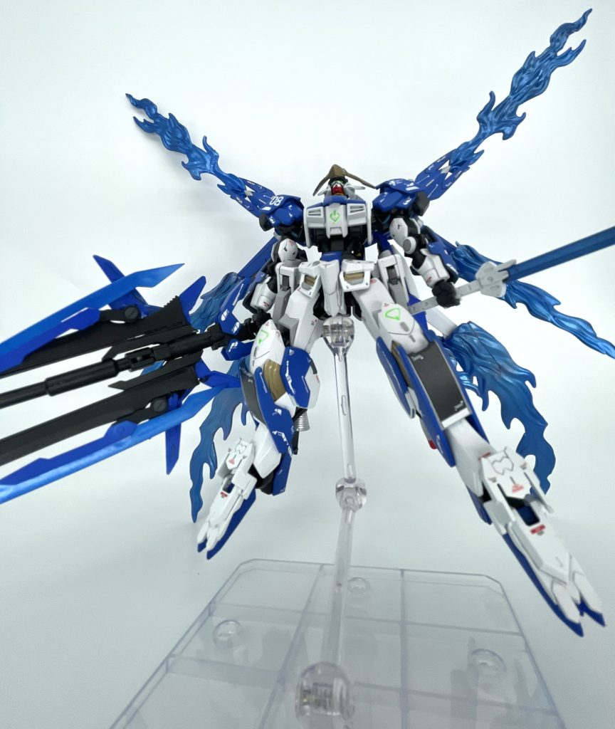 『希望の心炎』ブレイズ•リンク機体そのものを燃やし、性能を一時的に向上させる必殺技『悪魔の炎』デモニオ•フレイムの応用技。燃料にする範囲をバックパックに限定することで装甲値を減らす悪魔の炎の弱点を克服した。ラグナの特徴であるバックパックの支援機を入れ替え続けることで、従来では考えられない戦闘継続能力を実現。尚、スペック上昇は機動力のみに限定され、その強化幅も大きい為、操作難易度はこれまで以上に高くなっている。