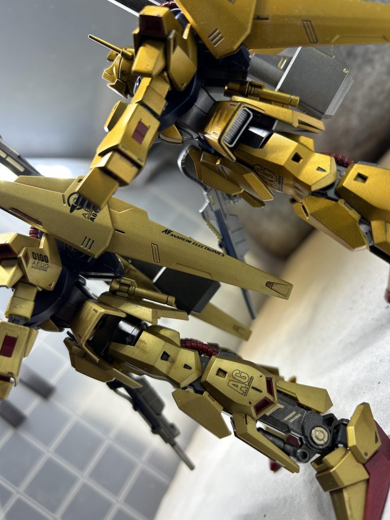 サイドスカートの内側にもスラスター追加。