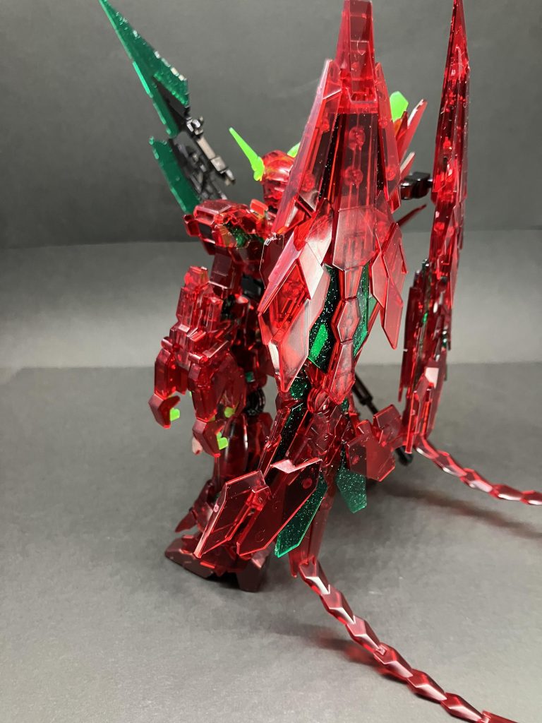 ささっと作って飾るだけでも良い感じ。クリアカラーのモデルはつい塗りたくなるんですが、これはこれでアリなんだなぁと思いました