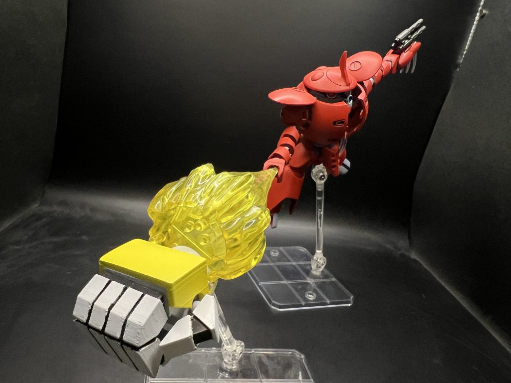 その股ぐらにロケットパーンチ!