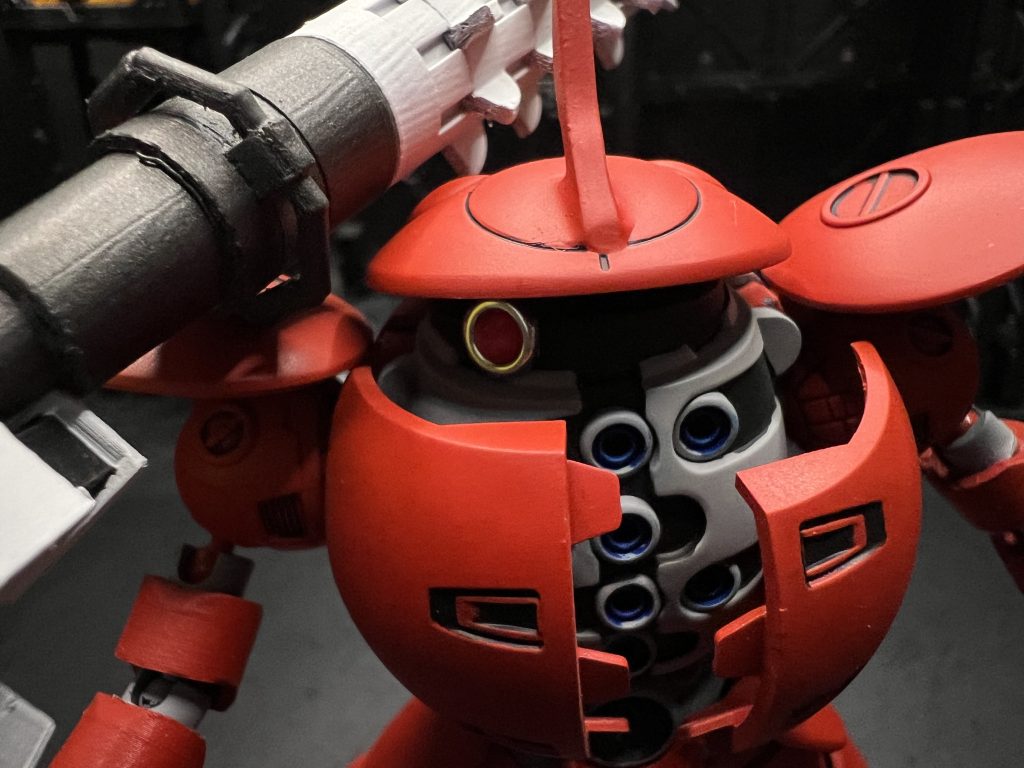 モノアイはダイソーの釣具の金属リングに3Dプリンターのクリアパーツをつけて作成。稼働ではなく、両面テープで位置を調整しています。