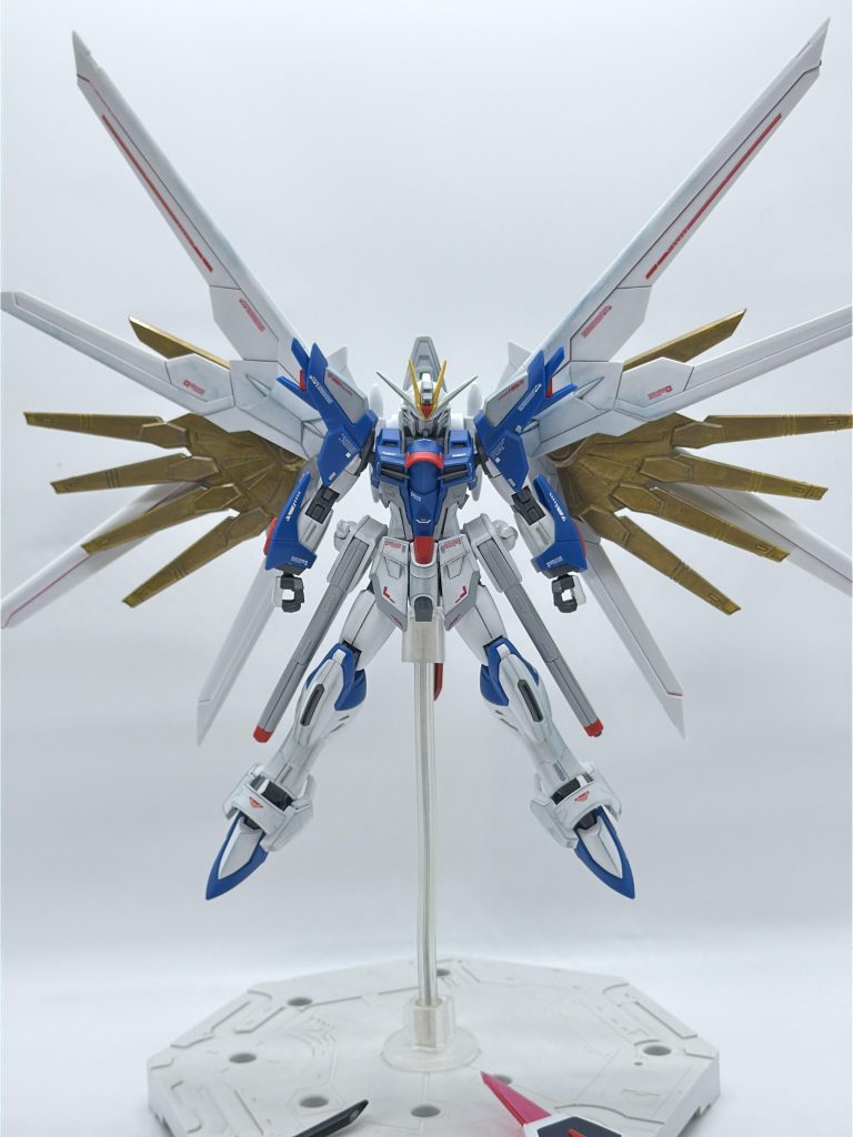 エッジにブルーのシャドウを入れ、つや消しコートを施した簡単仕上げです。