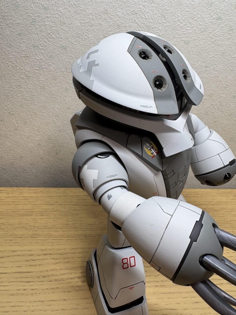 マーキングは余った飛行機系のプラモから。機体ナンバーは1/72のSu34、部隊章は1/48のF2から。雪国の機体であるフランカーの機体ナンバーなら馴染むかな？と思っていたのですが、滅茶苦茶目立ちすぎるwもっと地味な色にすれば良かった…