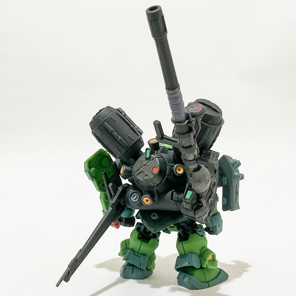 追加装備はガンメタっぽい成形色に焼鉄色と赤鉄色で塗り分けましたが、焼鉄と赤鉄の違いが全くわかりません(なんなら成形色とも)。塗料の混ぜが足りんかったのかなぁ・・・