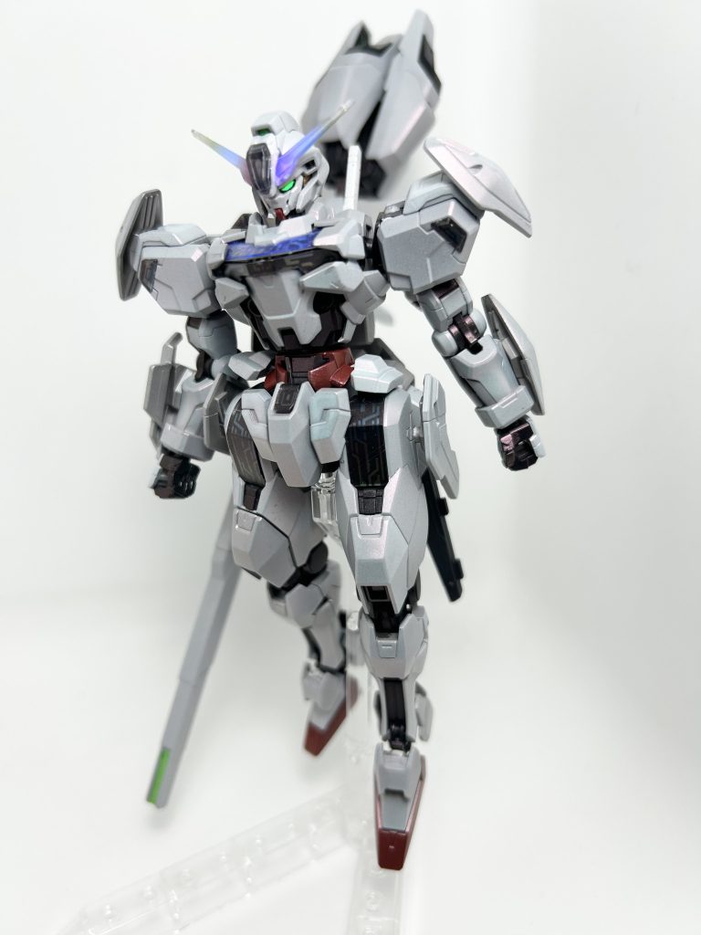 エスカッシャン装備。特に塗り分けもしませんでした。クリスタルカラーの色合いが綺麗に出てたのでスミ入れもしてません。