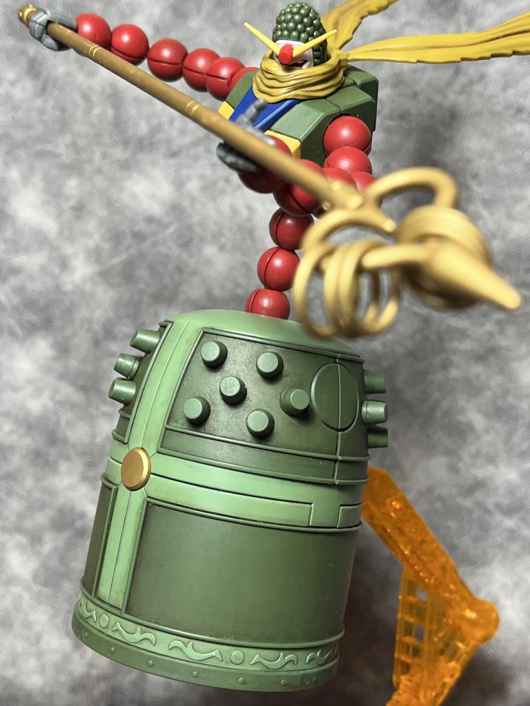 全体的に少し汚して、トーンを落ち着かせてます。