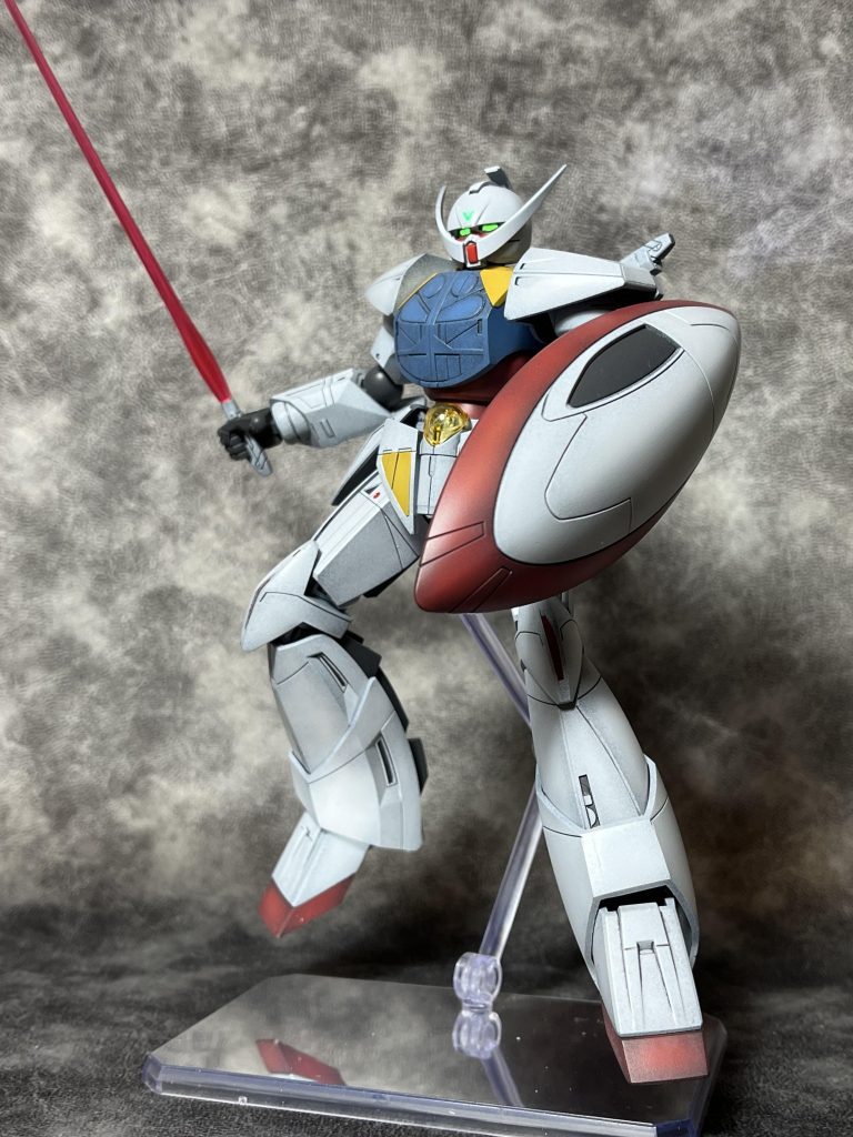 目を黄色にしたつもりが、ブラックライトを当てると緑に…（笑）