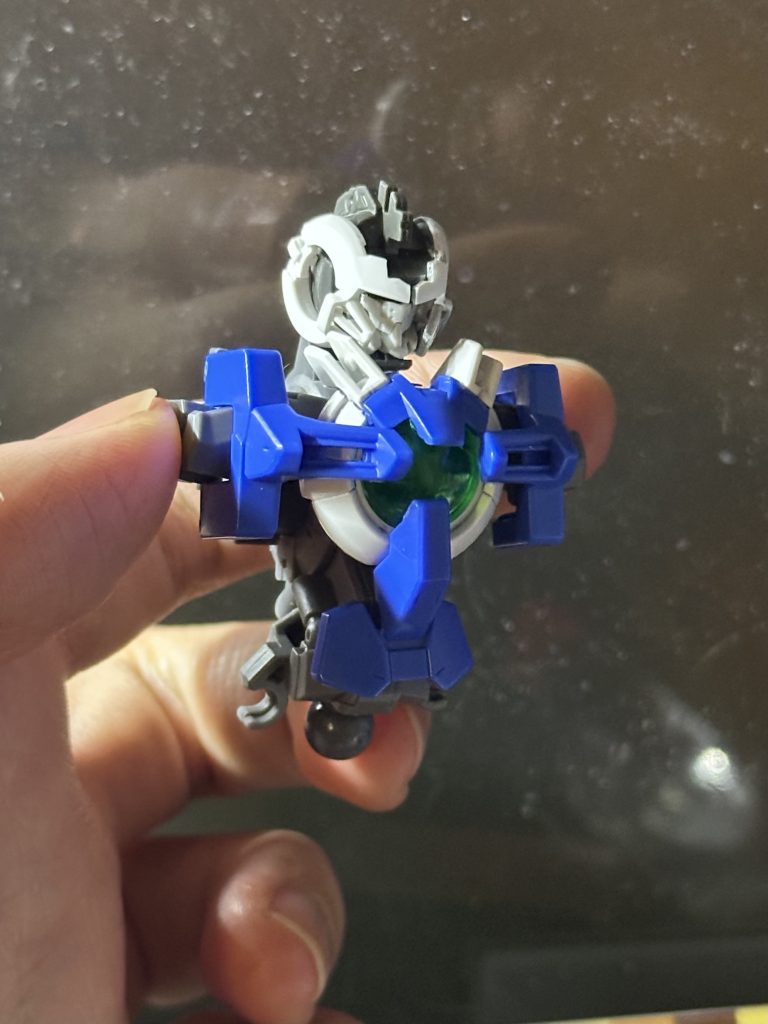 ここから制作過程です最初期頭、胴体はそれぞれアスタロトオリジン(余剰)とグレイズがベースとなっています。頭は主にRG、胴体はHGの外装を加工して取り付けています