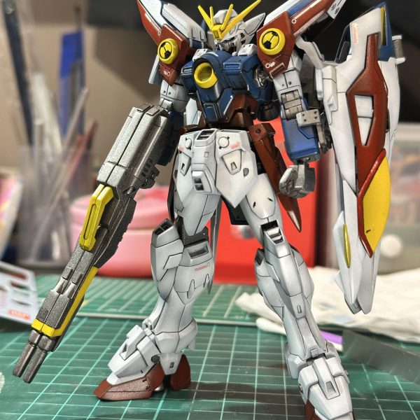 デカールを途中までまたまたまこの期に及んで太ももを2mm延長するという&nbsp;中々完成しませんなw（2枚目）