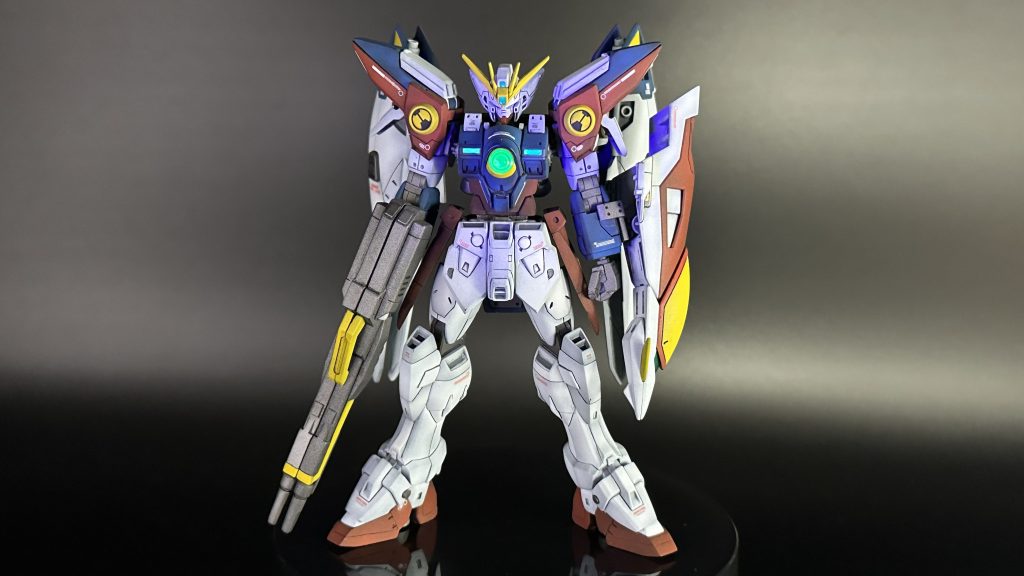 正面から　　蛍光塗料を塗っているのでブラックライトでソコが光ります。