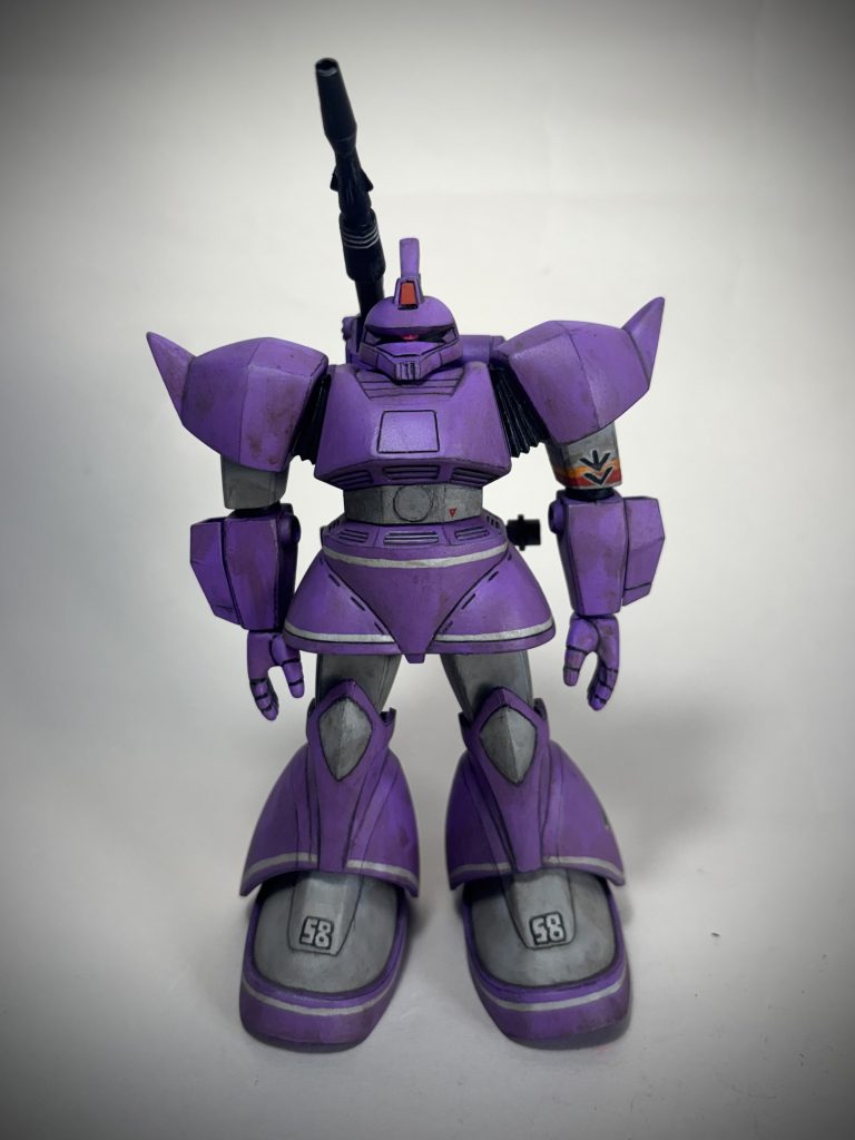 箱絵を目指しましたが、ライラックベースの明るめな色調にしました。デカールはなかったので全てフリーハンドで描いてます。ゴッパチだらけで難儀しました。