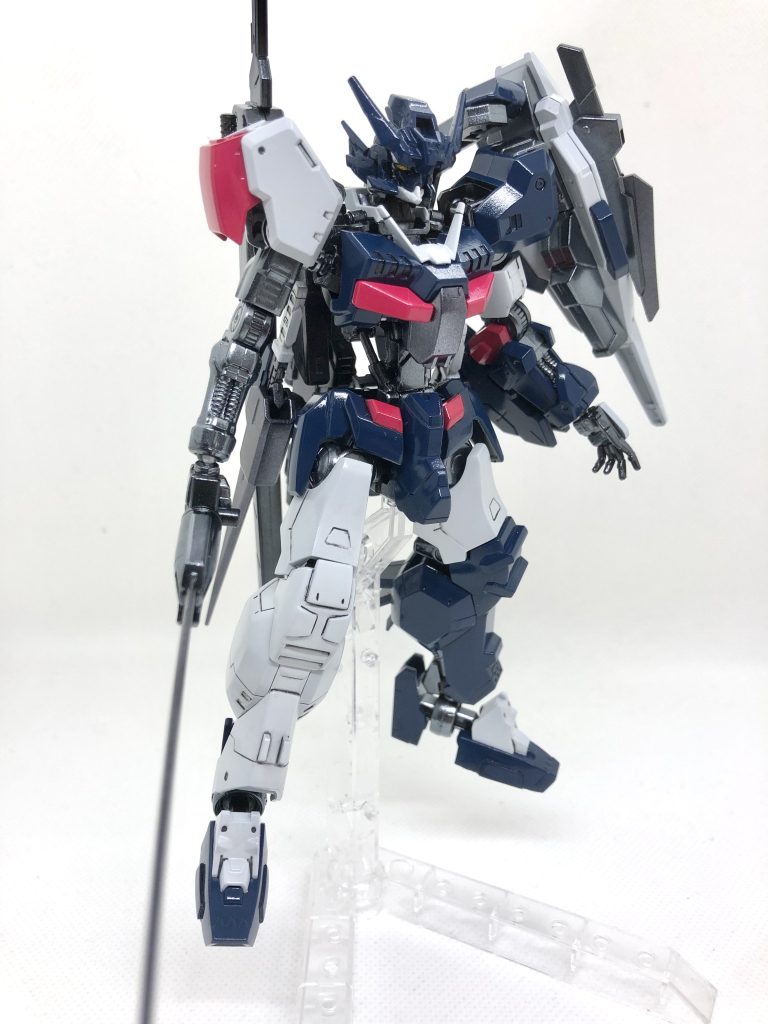 エクシアR４はグラハムの左利き仕様ですが、アスタロトリナシメントが取り戻してない部分のみアスタロトのパーツを使いたかったので、右利き仕様に。武装のパーツ形状の問題で、左利き仕様が難しかった部分もありますが。。