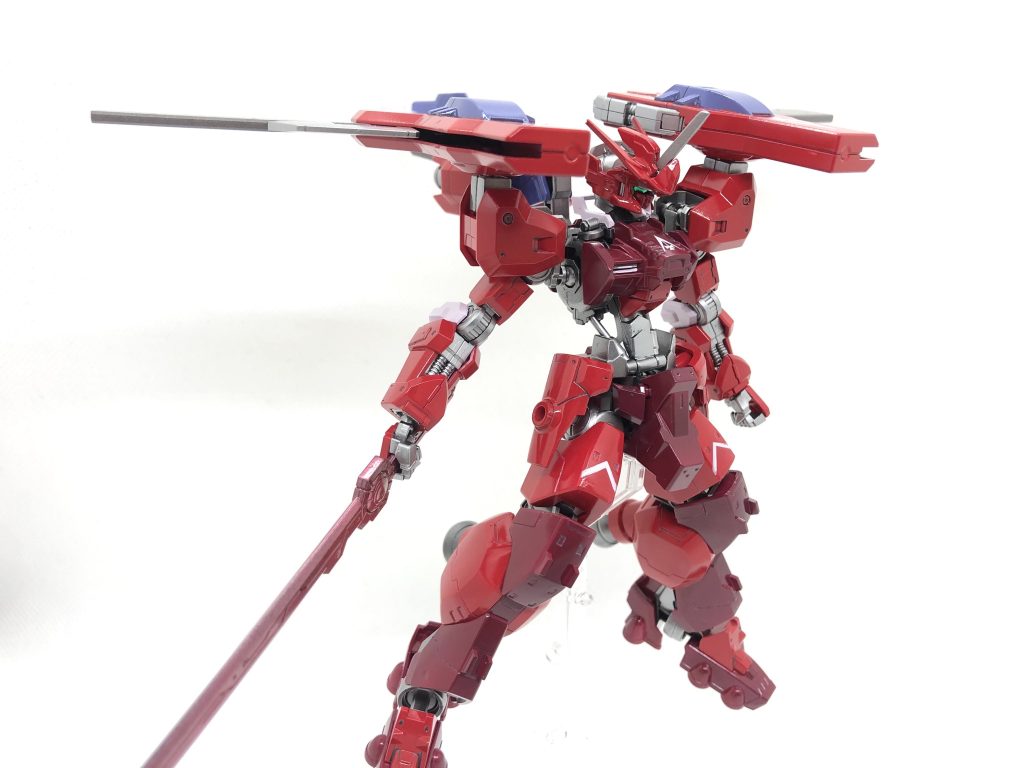 このブレードシールドを展開した姿が、ジャスティスっぽいということで、フレームはシルバー、あと角をつけてみました。ネーミングもここから。