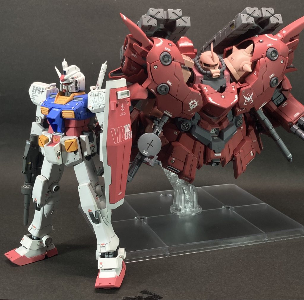 最後に2機で記念写真。よくよく考えると、サイコミュもビーム兵器もないジオング〔初期プラン〕で、覚醒アムロに挑むのは、ちょっと無理ゲーかも?ですね。