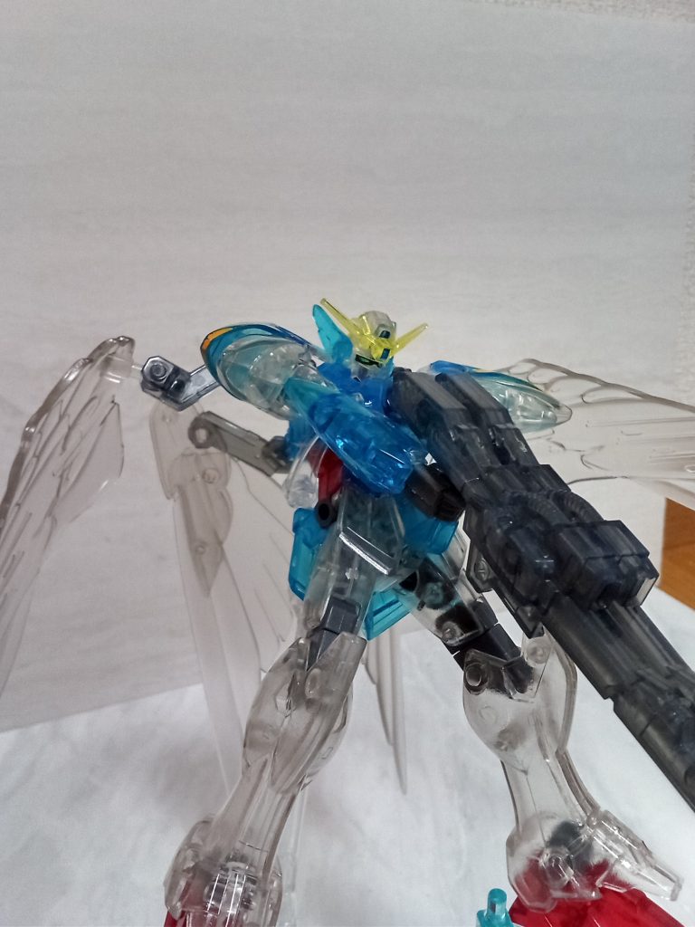 ツインバスターライフルを構えて