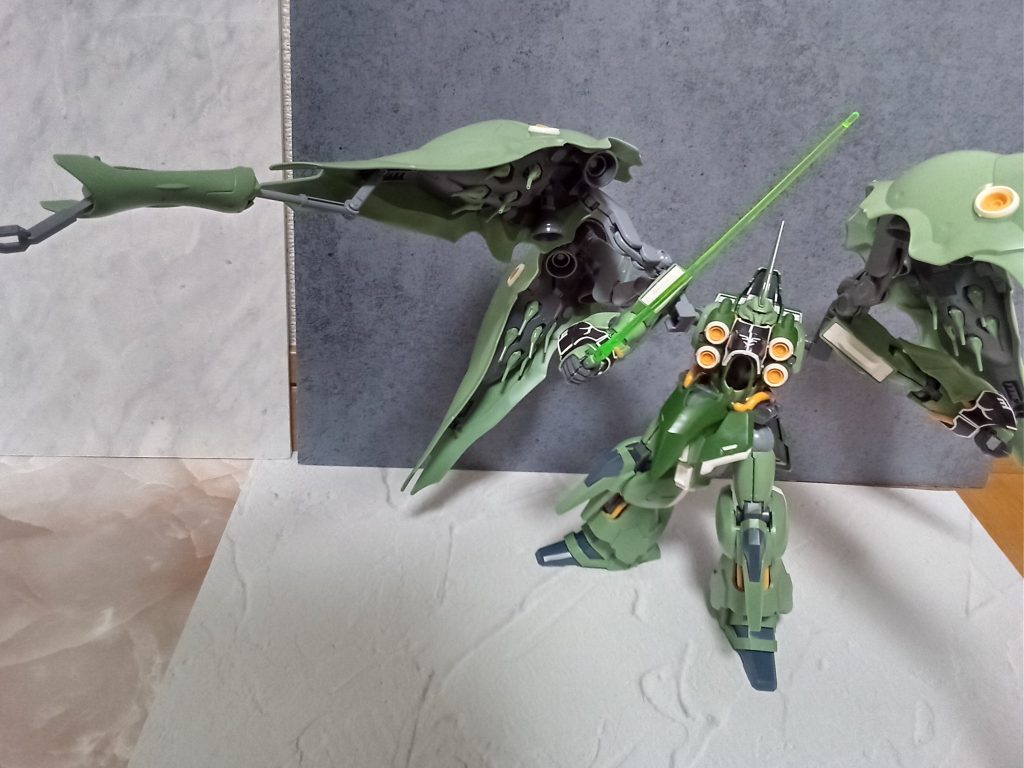 アームが延びてむっちゃデカい！