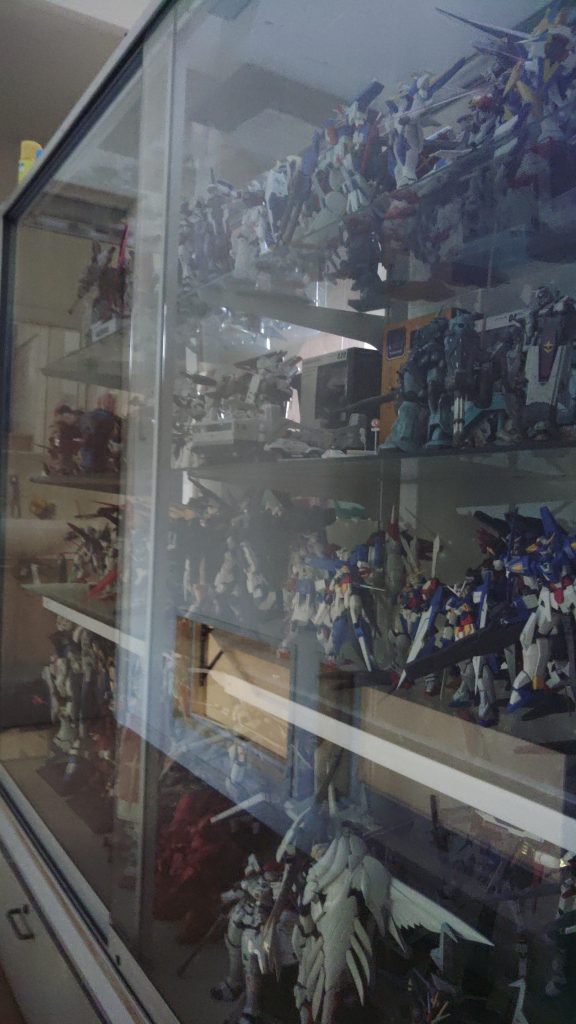 作品名：やっと、修理したよ！照明を…<p>暗い</p>
