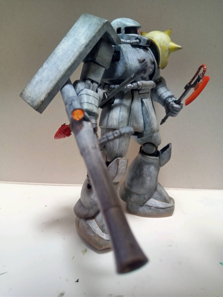 武装に関しては最低限のものにしたく、バズーカとヒートホーク、ほかのキットの余り物のシュツルムファウストにしました。