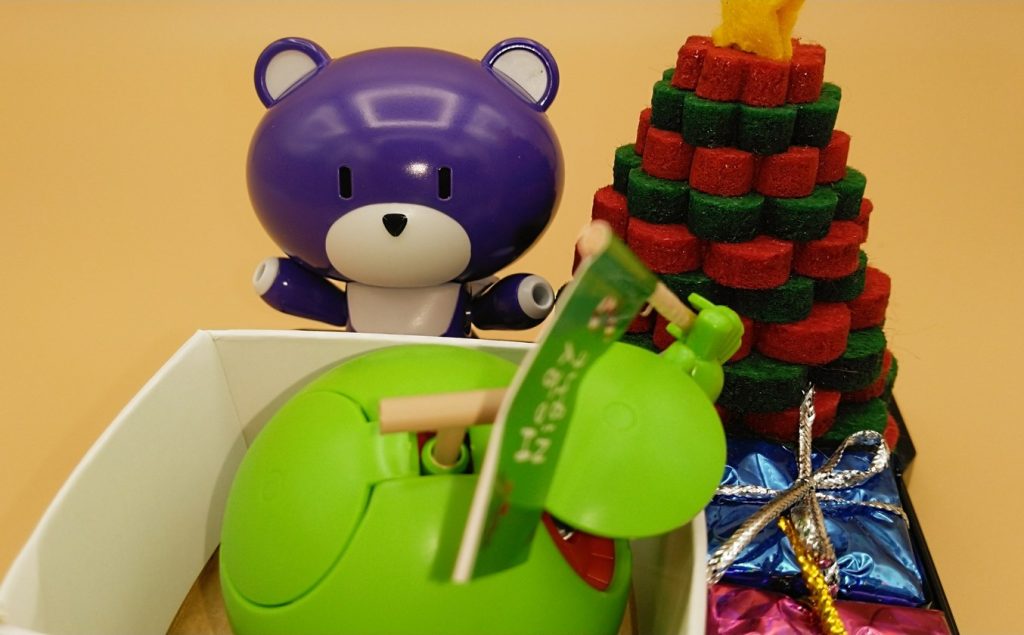 短いですが、以上になります。ご覧頂きありがとうございました。ネタとして制作したのですが、当時妻が喜んでくれていたので良かったです(gundam-kao2)(自分の趣味に呆れながらも寛容な妻にはホント感謝です💦)&nbsp;今年の投稿はこちらで最後になります。数ヶ月前にGUNSTAを始めましたが、多くの方に自分の作品を見て頂きとてもありがたかったです。ネットに自分の作品を投稿するのには当初恥ずかしさや不安もあったのですが、イイねやコメント、フォローを頂く度にとにかく嬉しく、一歩踏み出してみて本当に良かったなと感じています。多くの素晴らしい作品にも巡り会え、皆様にも繋がることができているのは自分のガンプラ人生の中でも大きな収穫だと思っています。GUNSTA運営、閲覧して下さる方々、フォロワーの方々、今年一年ありがとうございましたm(_ _)m来年もマイペースにではありますが、活動していこうと思いますのでどうぞよろしくお願いします。皆様も良きガンプラライフを！(gundam-kao6)