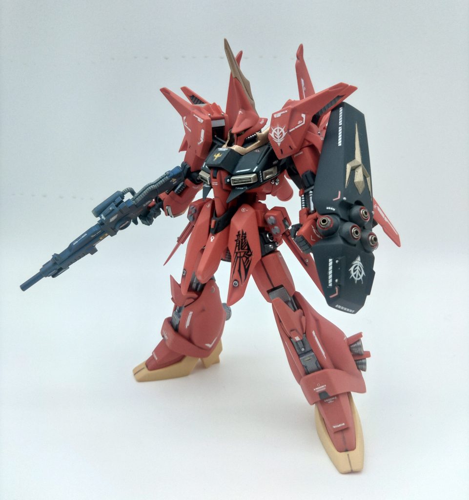 たまたま入手できた量産型バウを完成させたところで、そういえばバウを数年前に買った記憶がよみがえりました。あちこち探してみたところ、箱が潰れて積みプラの山の下の方で発見することができました。HGUCバウ学の理論を覚えているうちに早速製作開始です。