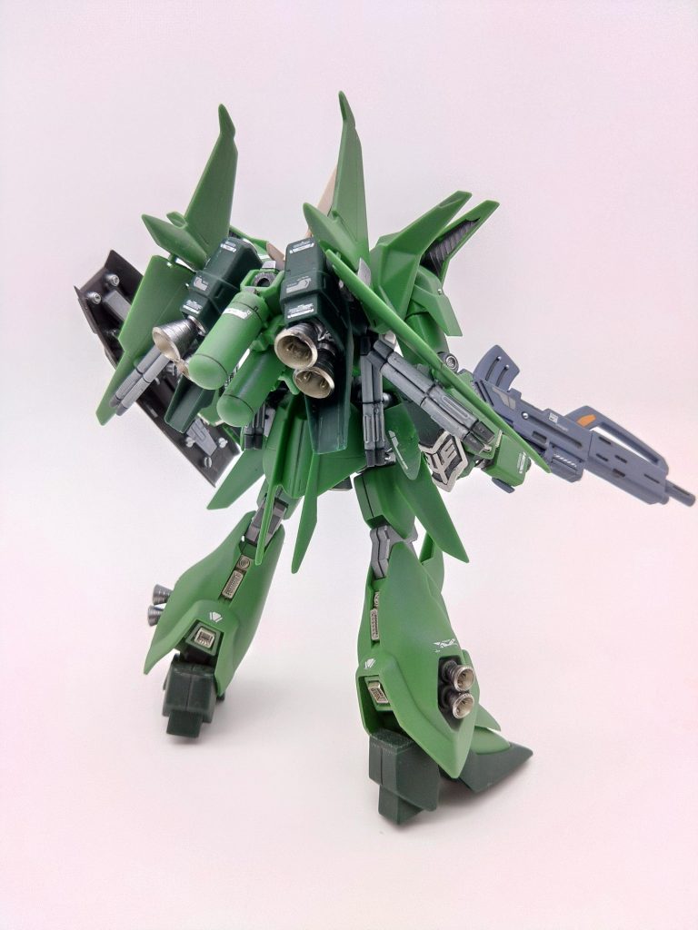 バックショット難儀した袖はこの角度からしか見えない今回の失態として、スクラッチしたバウナッターの機首を紛失してしまったので年明けに再編集したら呟こうかなと思います。分離変形の写真はしばしお待ちください。