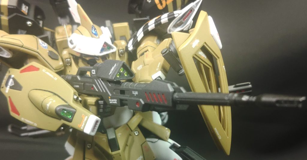 MMI-M6336E　強化ビームライフル改本機の強化ビームライフルは狙撃装備として元の物から三連スコープに変更されている。