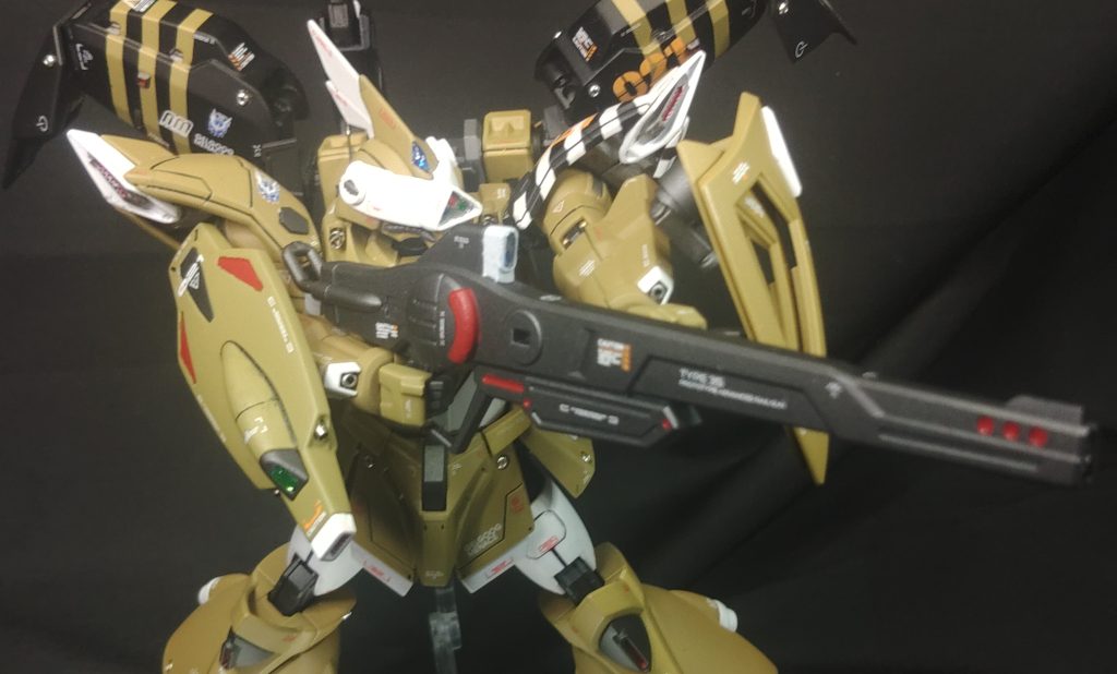 試製35式改レールガンコンパスが対フェムテク装甲対策で装備した武器であるが、本機は様々な状況に対応する為に装備されている。