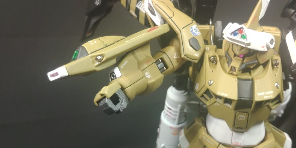 MA-V05A 複合兵装防盾システムザフトの設計データにより新規で制作された物で、スナイパーである本機の自衛手段として装備されている。フェイズシフト装甲こそ装備されてないが対ビームコーティング処理がされている。