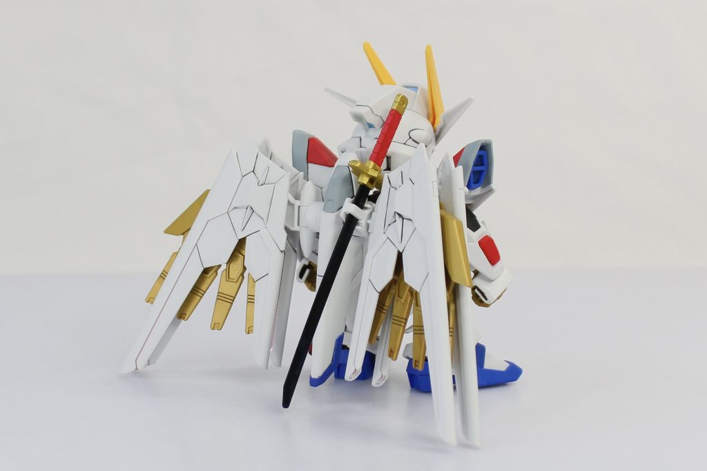 当時は写真を撮らなかったので、最近、他のSDガンダムたちと一緒に撮影してみました。