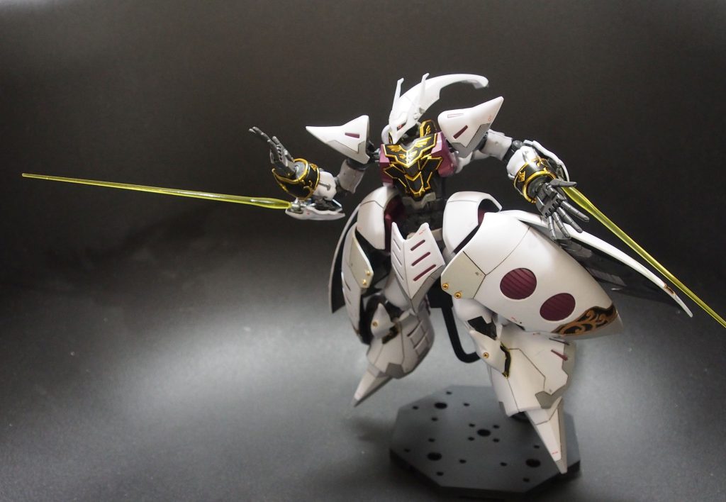 ビームトンファーでの格闘形態。「このキュベレイをなめてもらっては困る!」