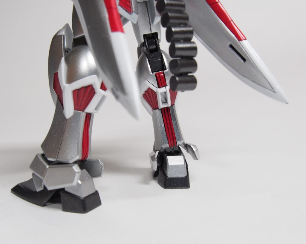 ファントムとほとんど見た目が変わりませんが、細部は変わったりしています。その一つが脹脛から足首にかけてのスラスター。エフェクト接続のために完全再現はできませんでしたが(gundam-kao5)