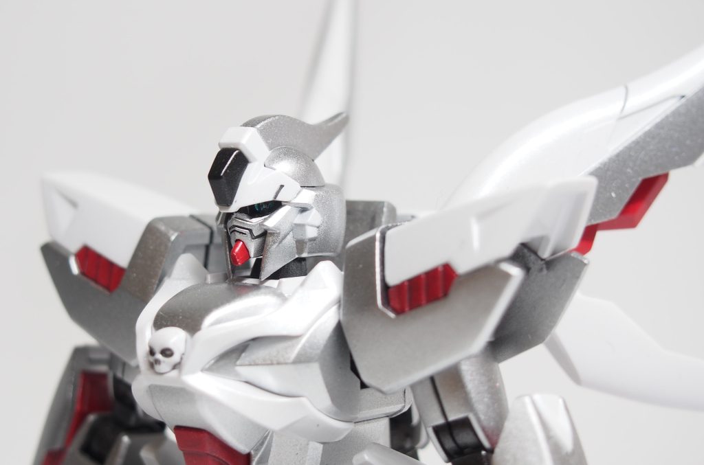 最終決戦時のミダス・タッチ・フラッシュに対抗した状態を再現したので左目は木星帝国MS特有の猫目にしています。