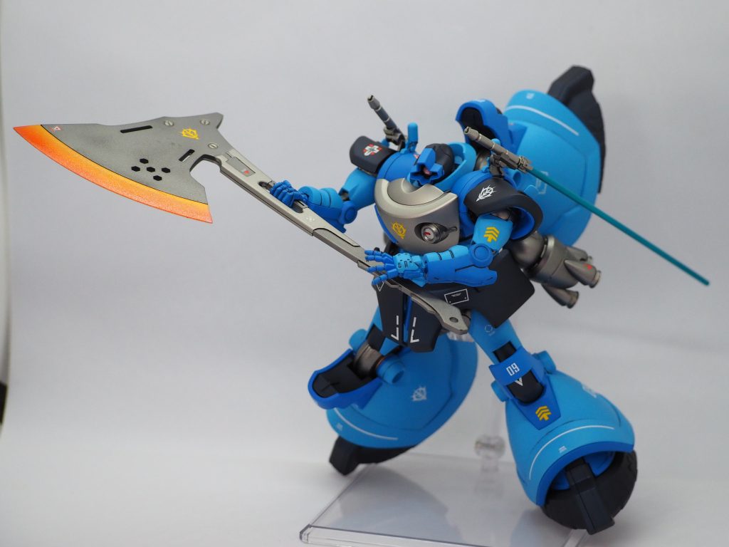 本体の改造等は特になく、塗装のみですヒートホークはフィギュアライズスタンダードの四ノ宮キコルから流用しましたヒート刃はブライトゴールド＋スターブライトゴールドを1:1で、クリアーイエローを吹いた後にクリアーオレンジでグラデーション風にしました