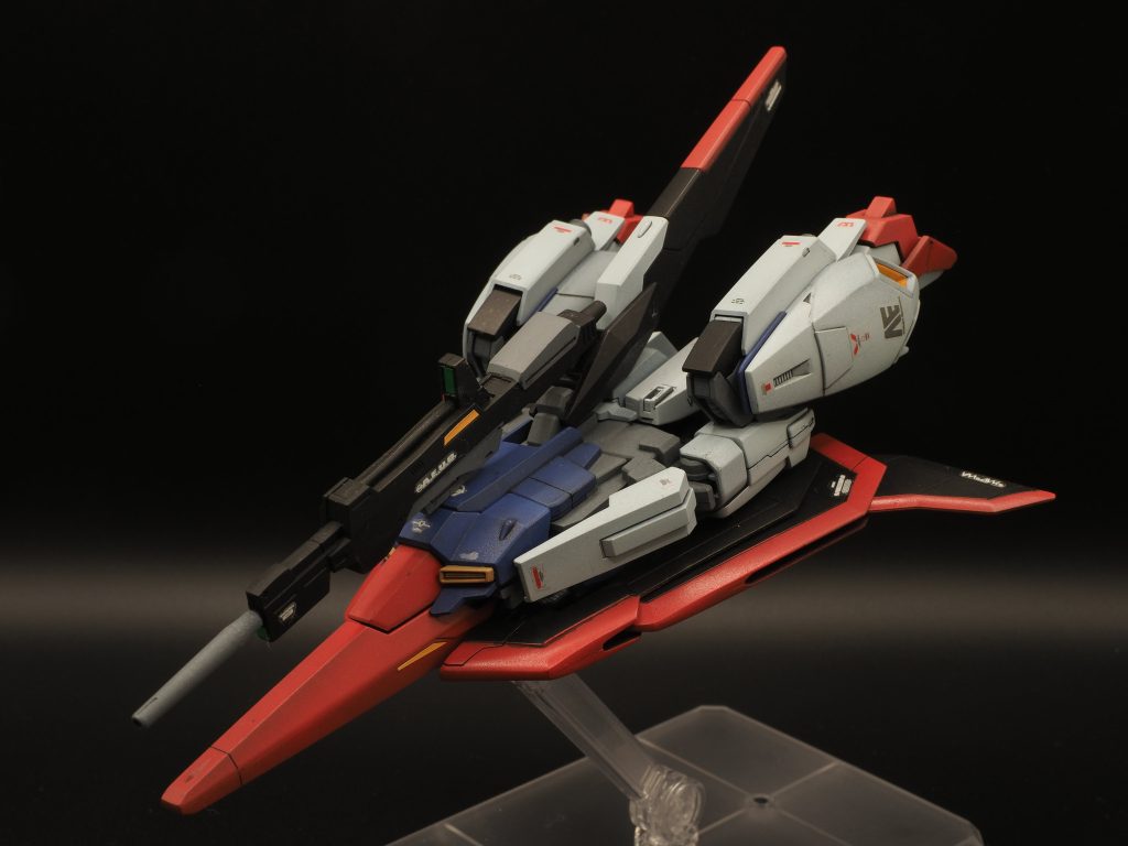 塗装にはGaahleri ぷらばんコラボモデル エアブラシ ダブルアクション トリガータイプを使っています。エアブラシ作例2作目ですが、ホワイト部分は下地の黒がエッジに残るように吹きました。そのせいか、白がパキッと発色せず、灰色がかっています。またスミ入れ塗料がしみこむのか、全体的に色がくすんでいます。まだまだ改良の余地がありそうです