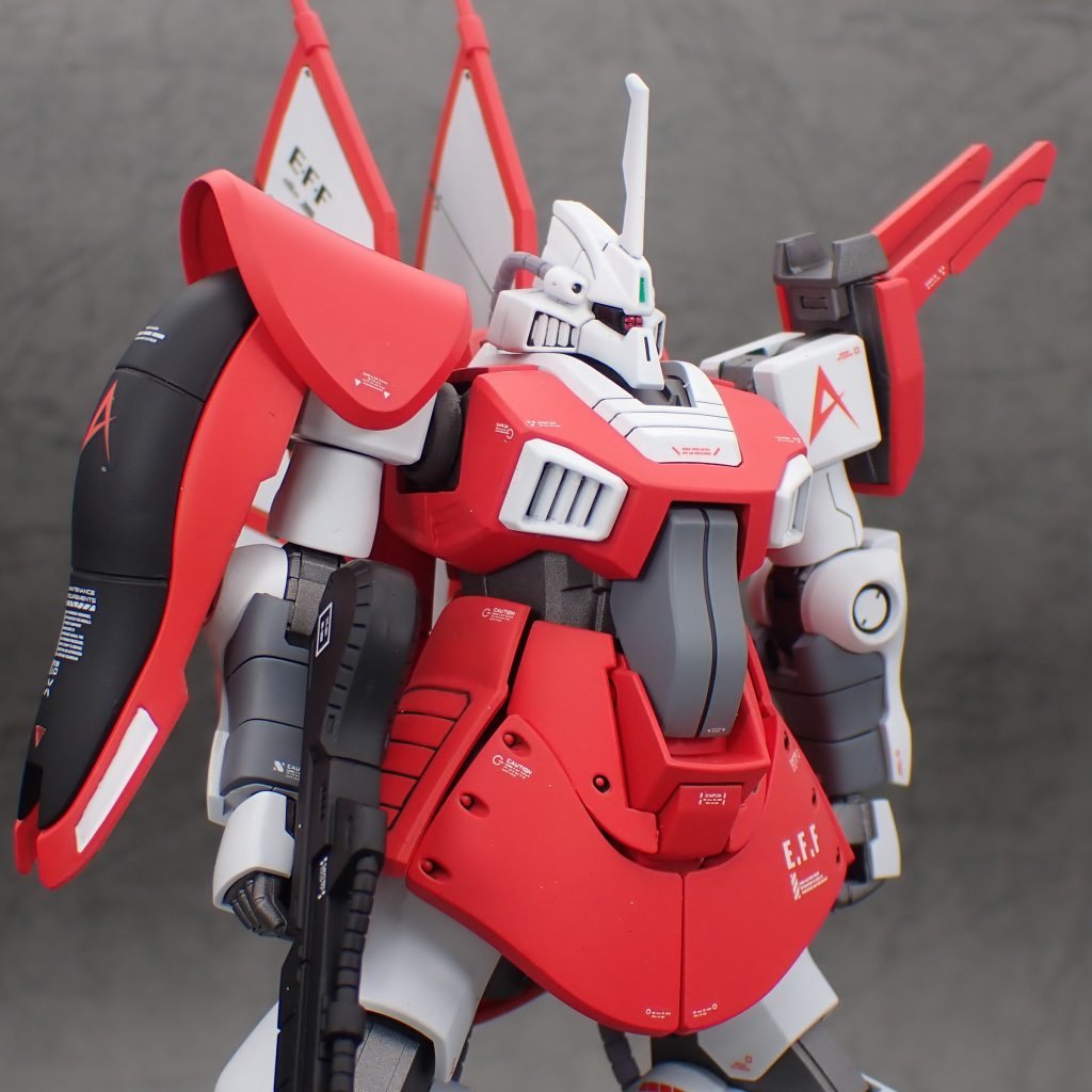 モノアイレールに変更、こちらは蛍光ピンクで塗装