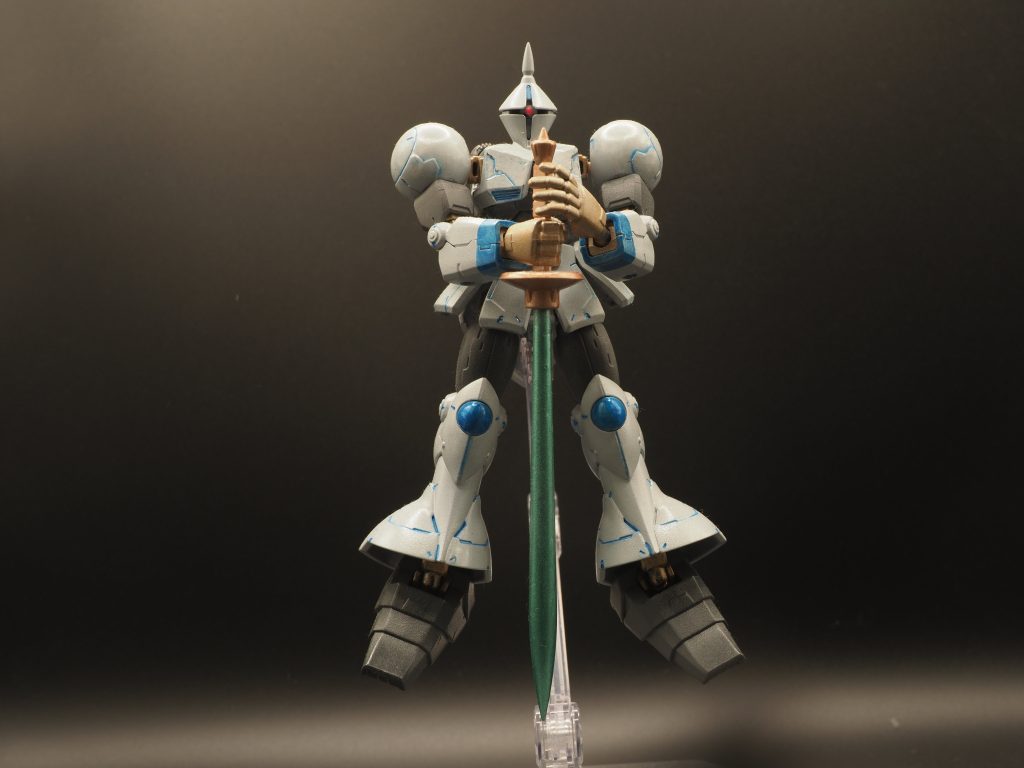 すべてアクリジョン筆塗りです。扱いが難しい塗料ですが、ジオン系の機体は曲面が多く、塗りやすいように思います