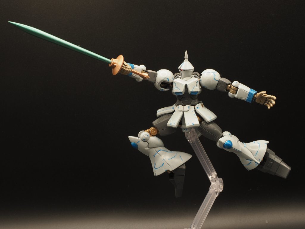 独特の存在感にひかれて購入したギャン。設定を考慮してハクジ風にと塗っていましたが、GQ版に追い抜かれてしまいました。