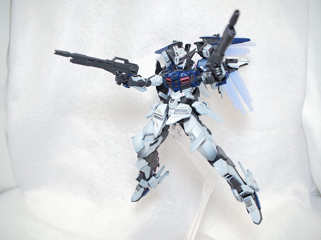 羽持ち2丁ライフルのガンダム、1回はこのポーズをとらなければいけないと法律で決まってんですよね