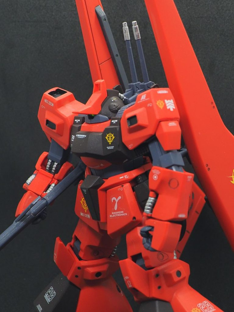 こうして見ると、リックディアスよりカッコ良いですね(zaku-kao2)プレバンからクワトロ機ベースに作ってくれないかなぁ(zaku-kao4)