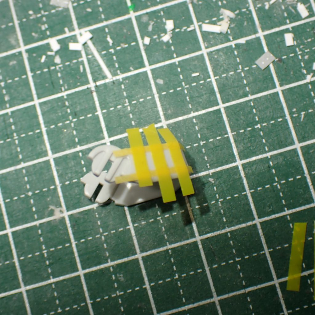 アンクルガードのスジボリ中。