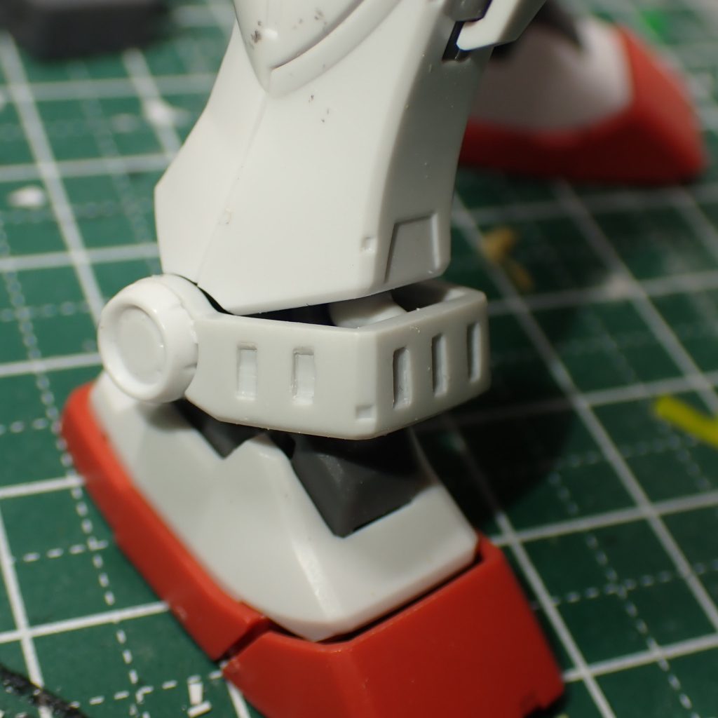 プラ板積層したり、最初はしてましたが、うまくいかずスジボリが私にはやりやすかったかな