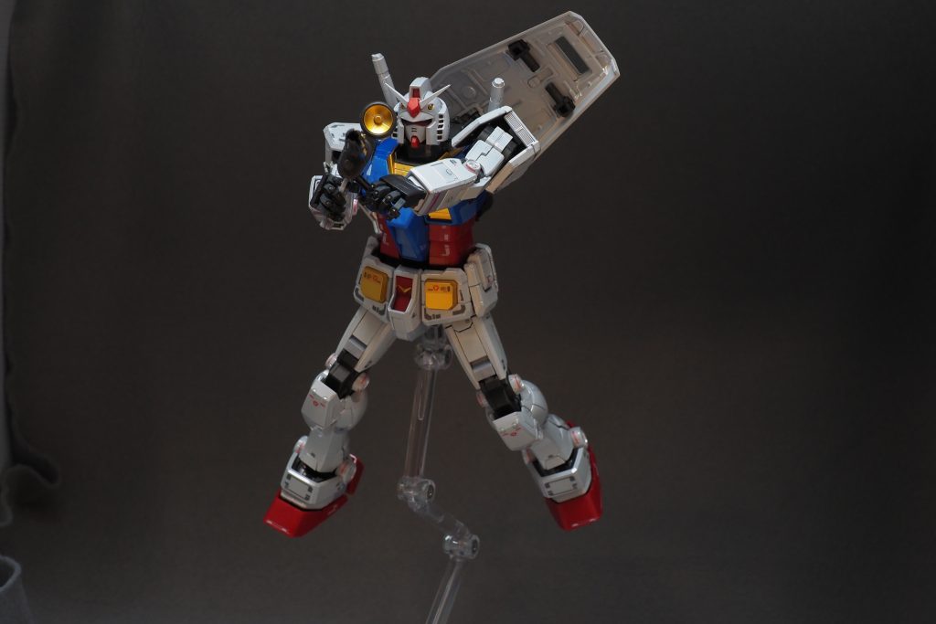 ポージング。さすがのVer3.0なので肩周りの可動域も全く問題ありません。ビームライフルの照準のキラキラ感が最高です。