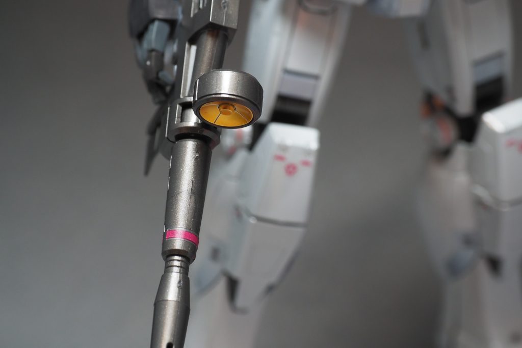 武器もコーティングが施されており金属感のある仕上がり。