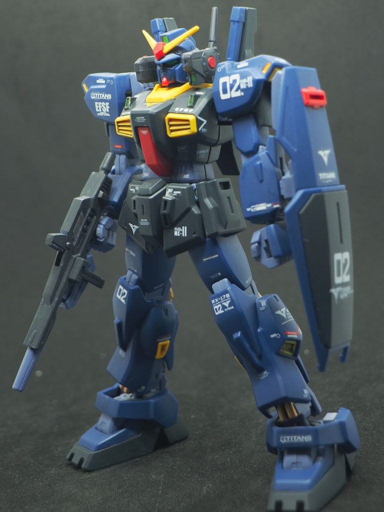 デカール量を増やして、わかり難いですが合わせ目を再度綺麗にしています(gundam-kao6)