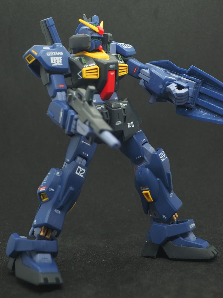 と言う訳で、私はＴＲ－１の制作に戻ります(gundam-kao2)