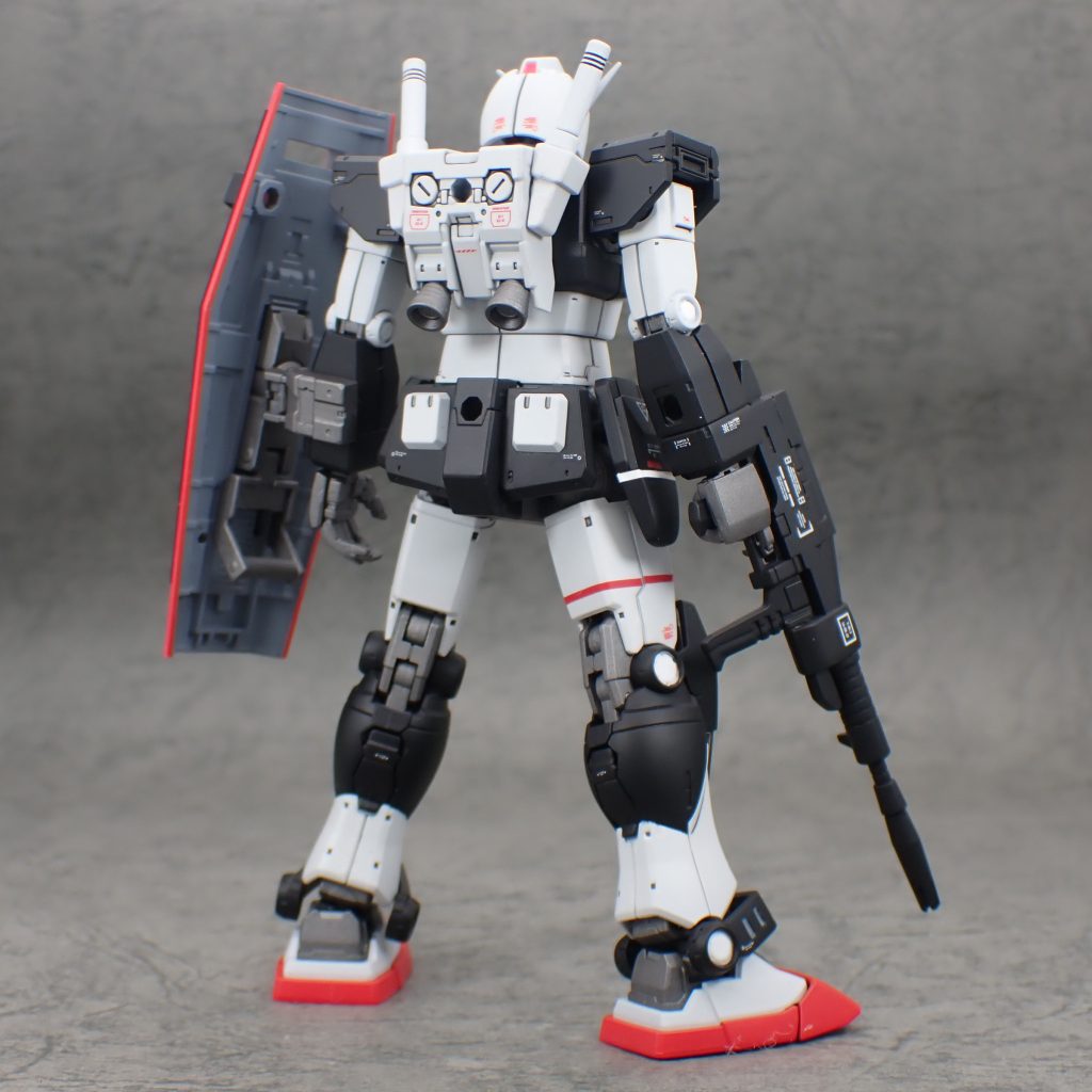 シールド裏もグレーで塗装。