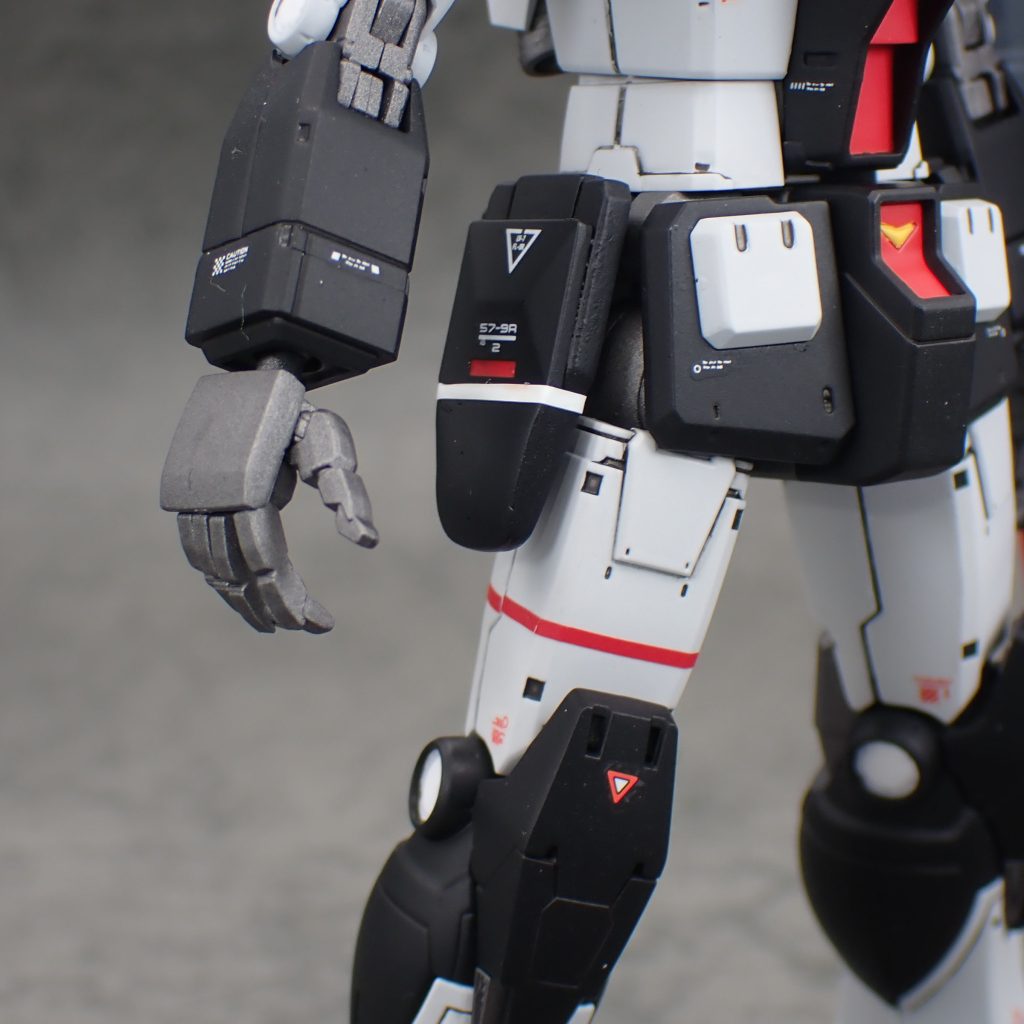 ホルスター下部は丸みを帯びたデザインにしてみました。