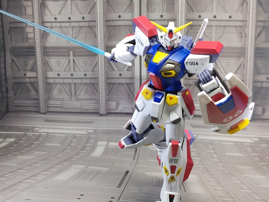 左肩とシールドにカナタのコールサイン、F004〔ファスト4〕を入れています。シールドは本来の赤と青を入れ換えた配色にしてみました。